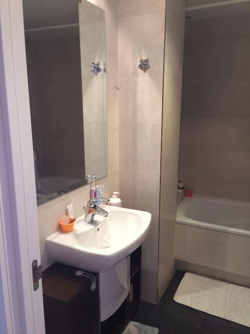 Relajate Despues De Patear Madrid Apartman Kültér fotó